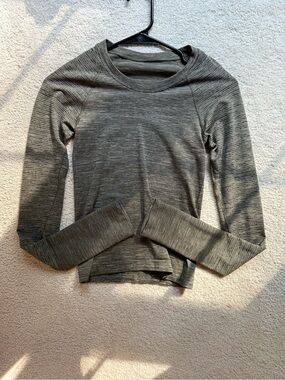 Lululemon Swiftly Heathered Olive Long Sleeve Active Top